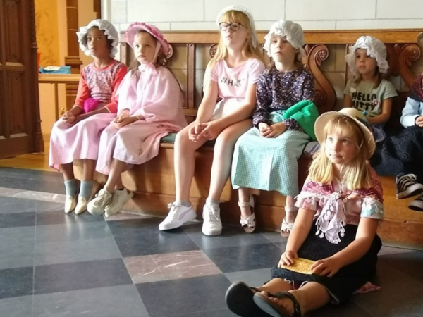 Kindjes verkleed in kasteel Jeanne de Merode