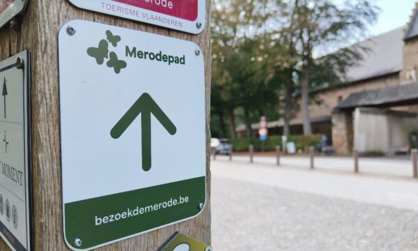 Merodepadbordje aan de abdij van Averbode